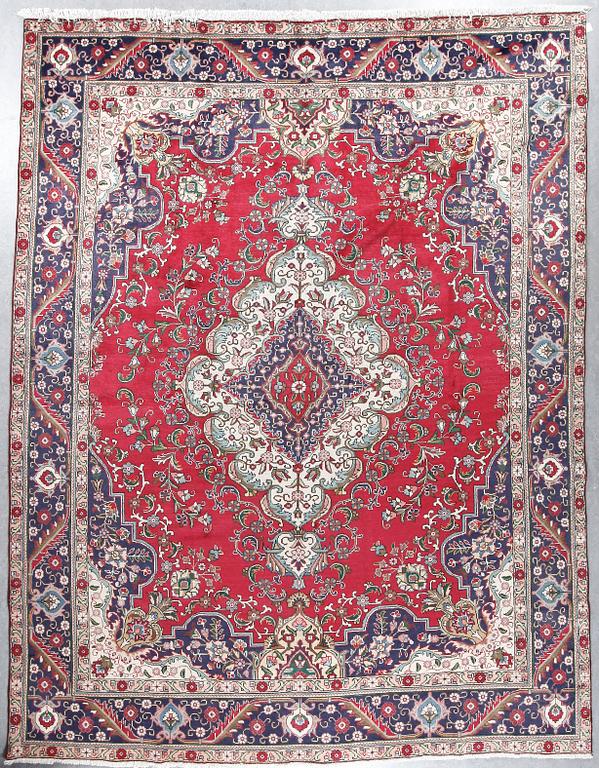 MATTA, möjligen Täbris, ca 387x300 cm.