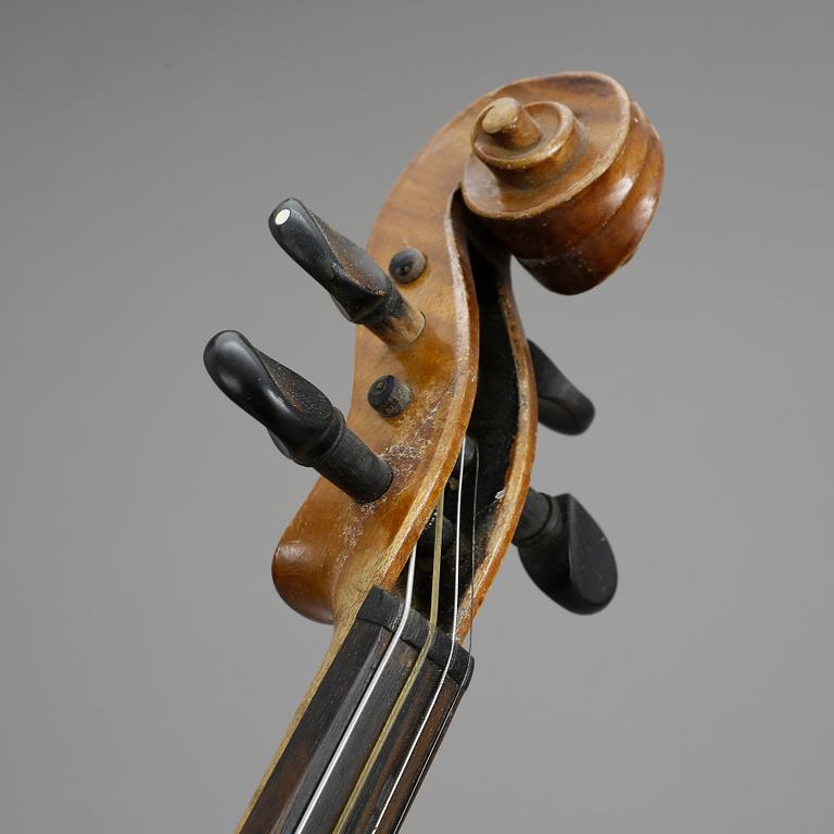 VIOLIN, etikettmärkt Rudolf Götz, Geigenbauer Wernitzgrün i.S fecit anno 1922.