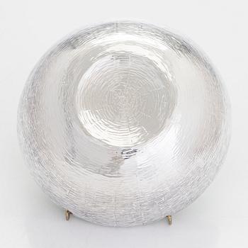 Eva Hidström, skål, sterling silver och emalj, Kultakeskus, Tavastehus 1976.