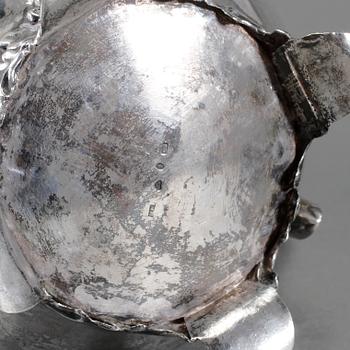 KAFFEKANNA, silver, nyrokoko, Henrik Brandt, Stockholm, 1865, vikt 640 g.