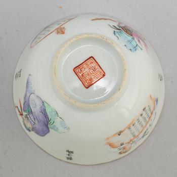 A famille rose cup, with Guangxus mark, first half 20th century.