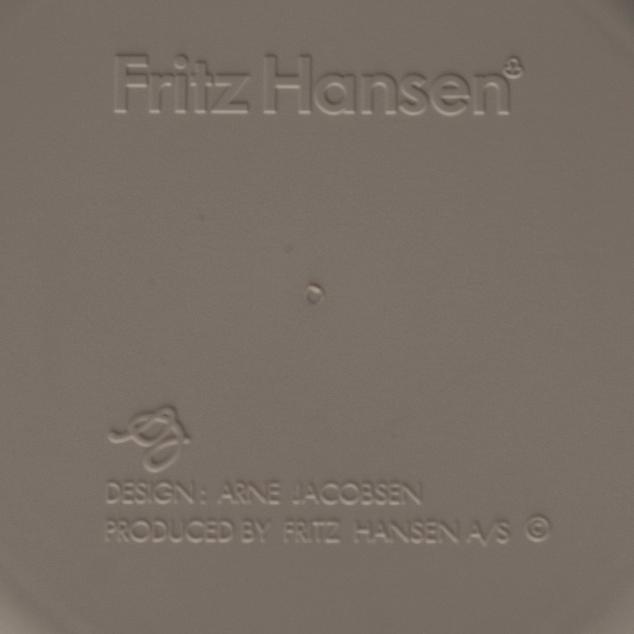 STOL, "Måsen / Liljan", Arne Jacobsen, Fritz Hansen, 2000-tal.