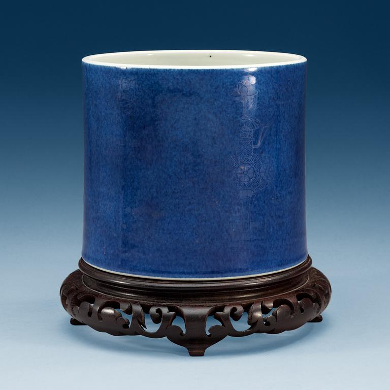 A powder blue brush pot, Qing dynasty, 19th Century.