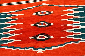 A KILIM VERAMIN, 200 x 118 cm.