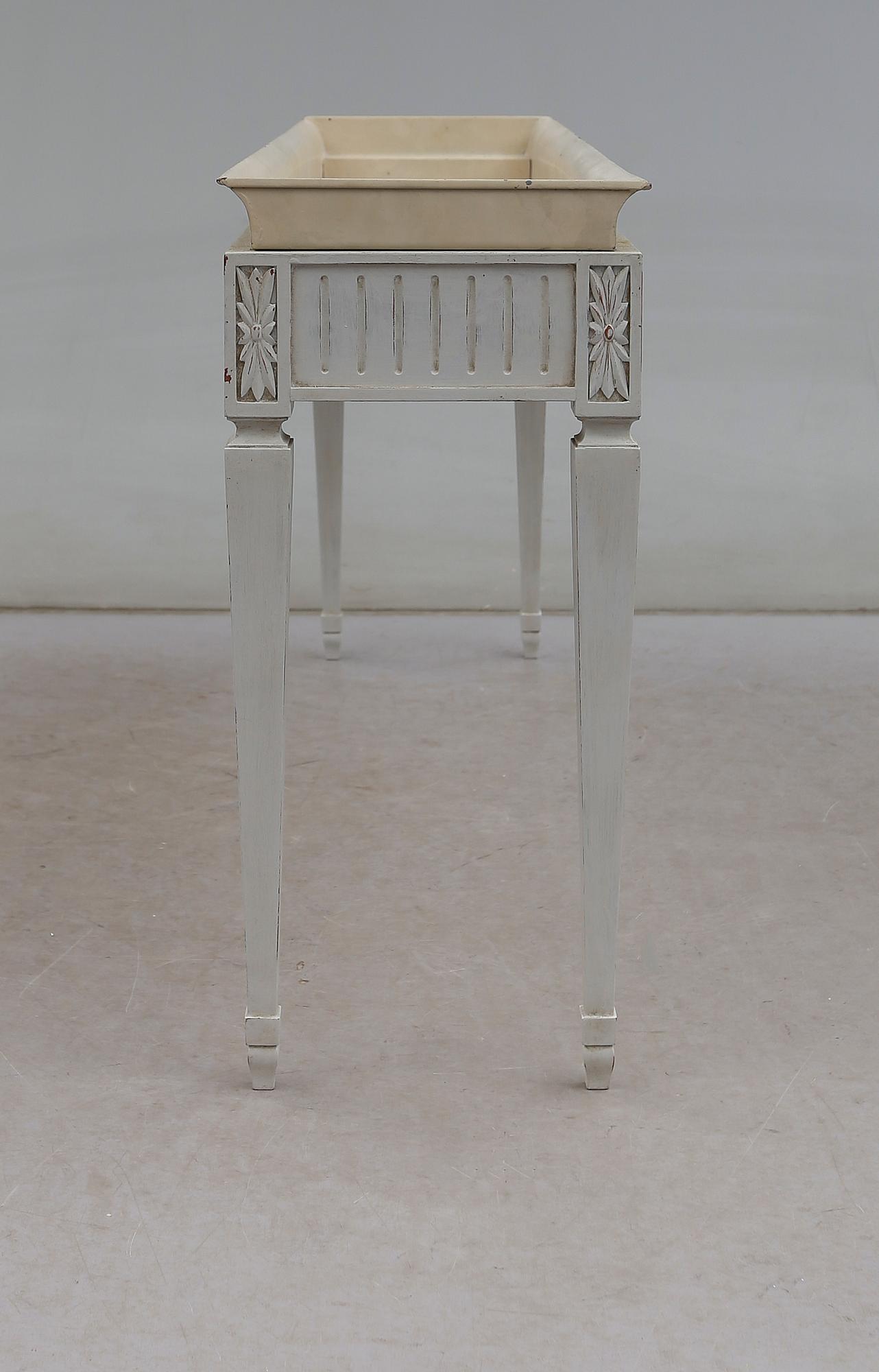 BLOMBORD, gustaviansk stil, 1900-talets andra hälft.