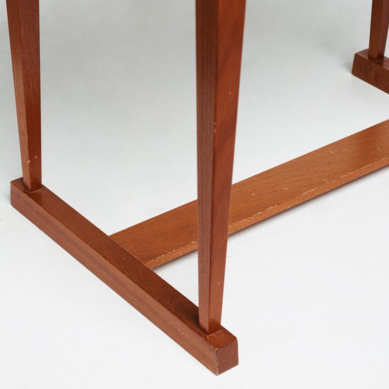 Josef Frank, blombord,  Firma Svenskt Tenn, 1950-60-tal, modell nr 2084.