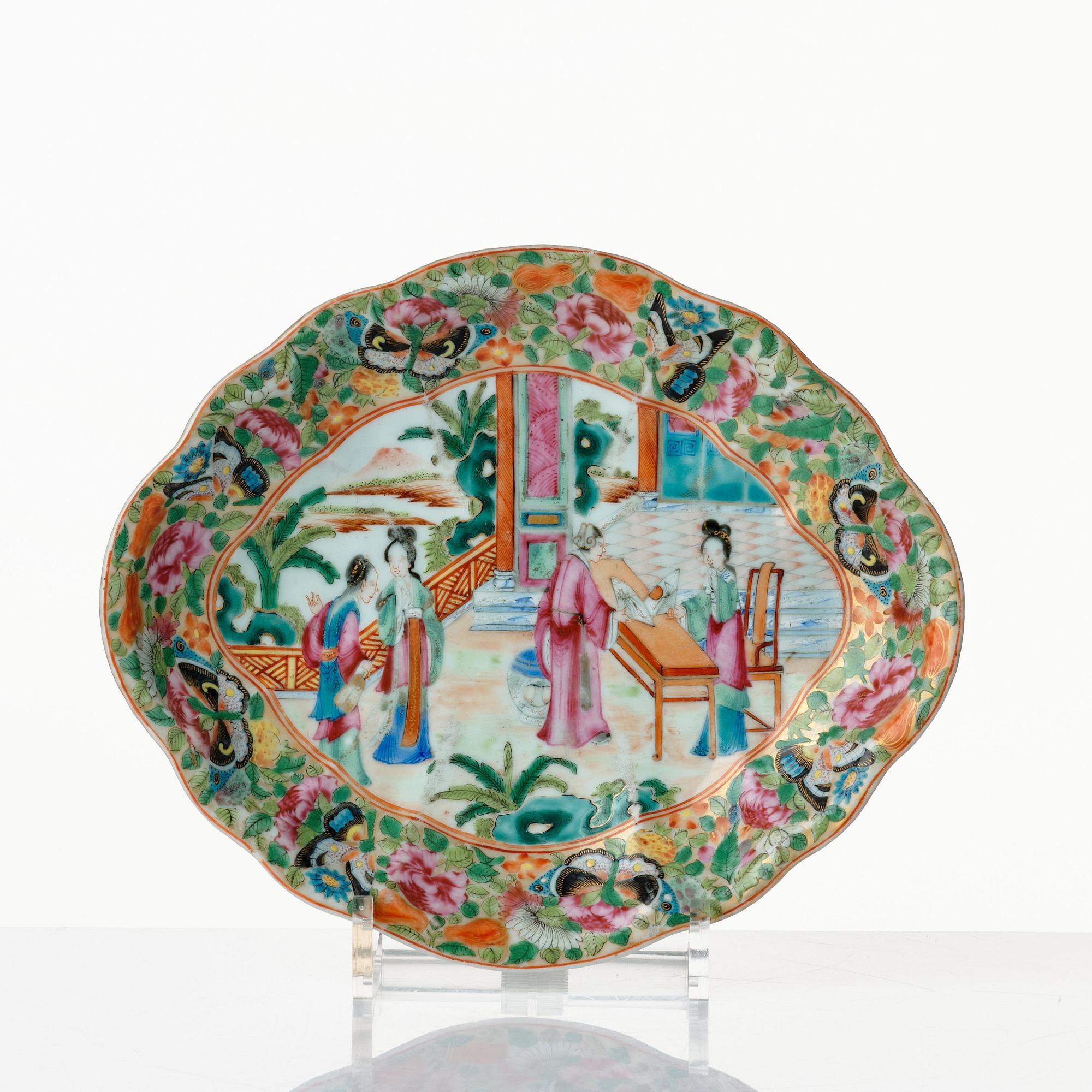 Fat, tre stycken, porslin. Qingdynastin, Kanton, 1800-tal.