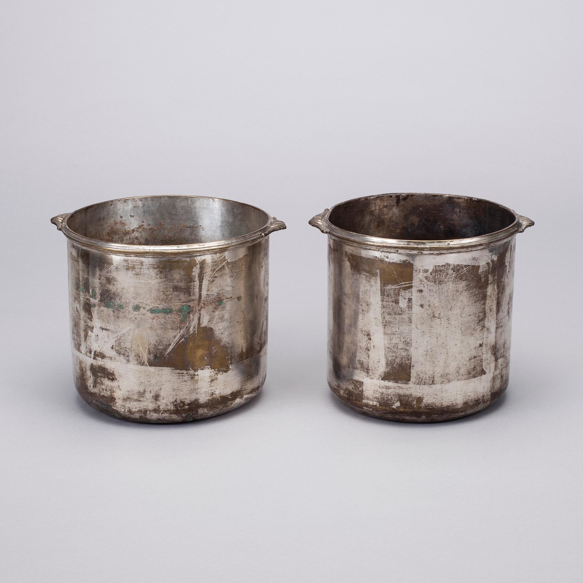 CHAMPAGNEKYLARE, 2 st, försilvrad mässing, 1800-tal.