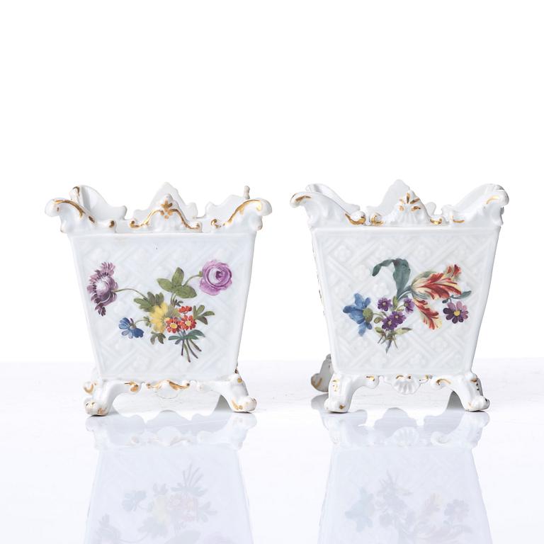 A set of miniature flower pots, Meissen, mid 18th Century.