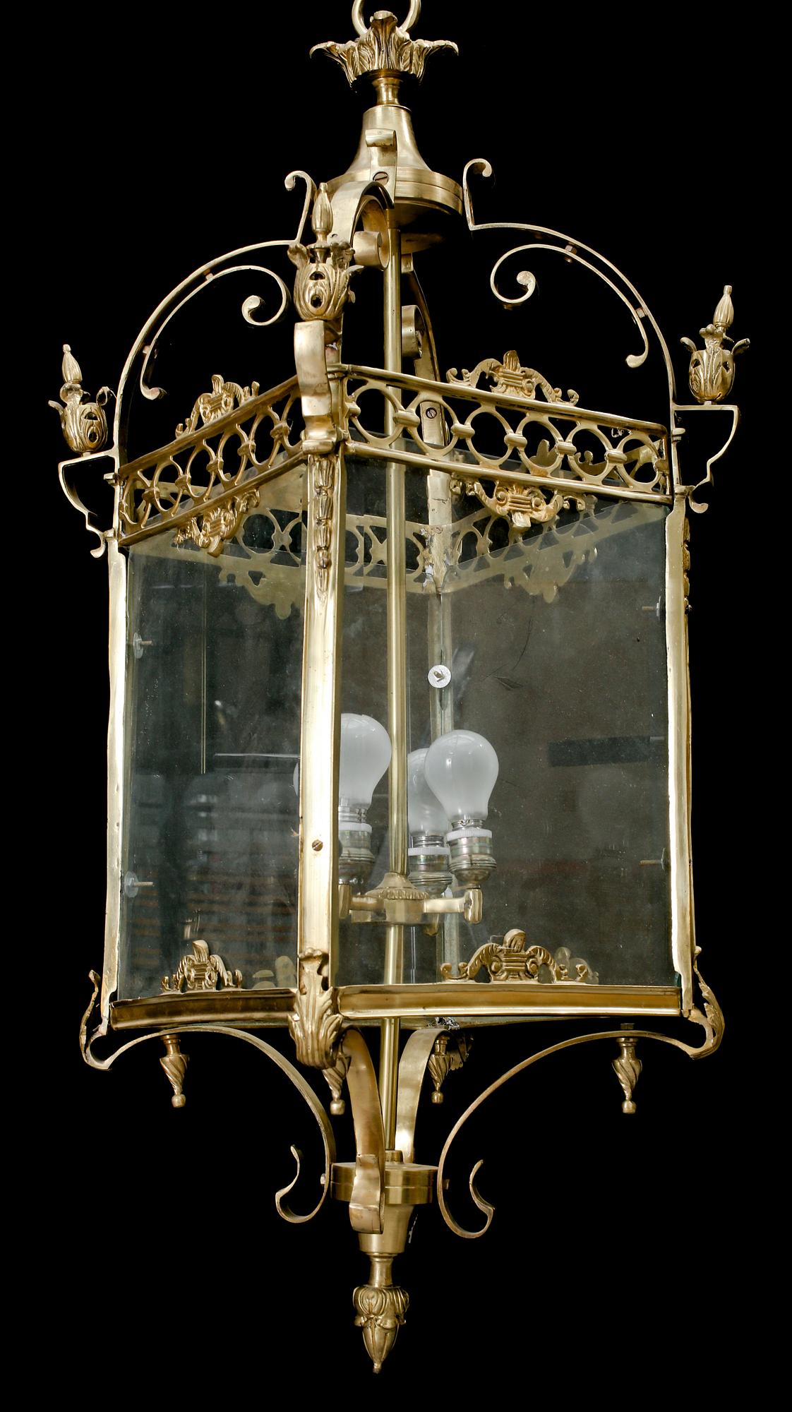 TAKLYKTA, 1900-talets andra hälft. Höjd ca 118 cm.