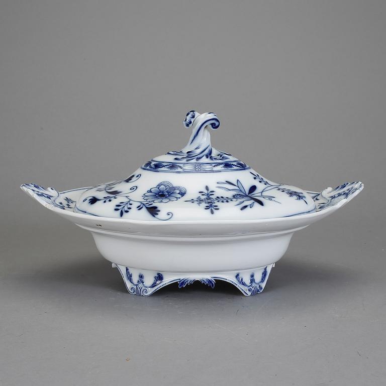 SERVISDELAR, 12 st, "Lökmönstret", Meissen, 1900-tal.