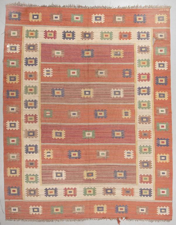 Märta Måås-Fjetterström, a carpet, "Röd grön äng", flat weave, ca 328-333 x 258,5-262 cm, signed AB MMF.