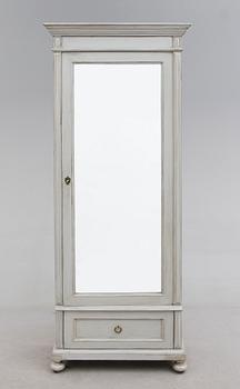 KLÄDSKÅP, 1800-talets andra hälft.