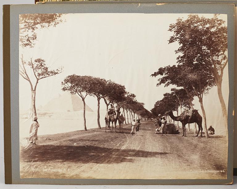 FOTOALBUM,   MEDELHAVSKRYSSNING 1905-06 MED KORVETTEN FREJA.