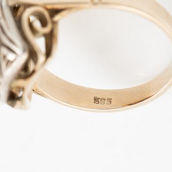 Ring 14K guld med små safirer och gammalslipad diamant.