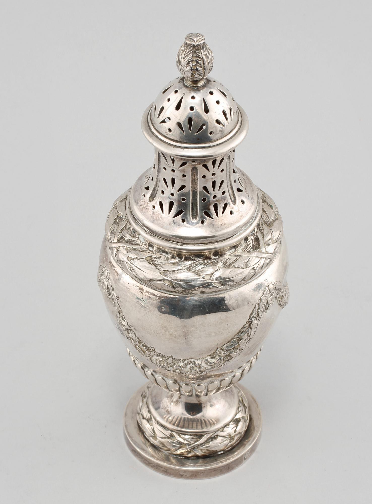 SOCKERRUSKA, silver, gustaviansk stil, utländska stämplar, sent 1800-tal. Vikt 250 g.