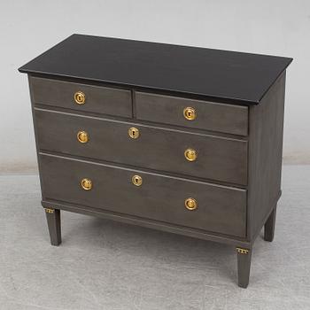 CHEST OF DRAWERS, first half of the 20th century.