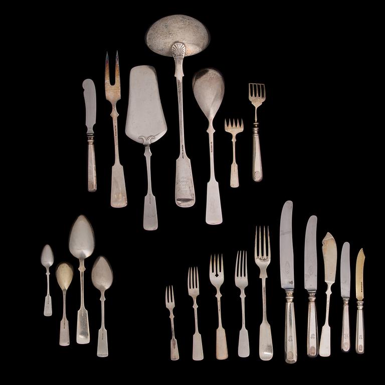 BESTICKUPPSÄTTNING, ca 156 delar, snarlika, silver, musslan-serien, Finland 1920-60-tal. Silvervikt ca 3400 g.