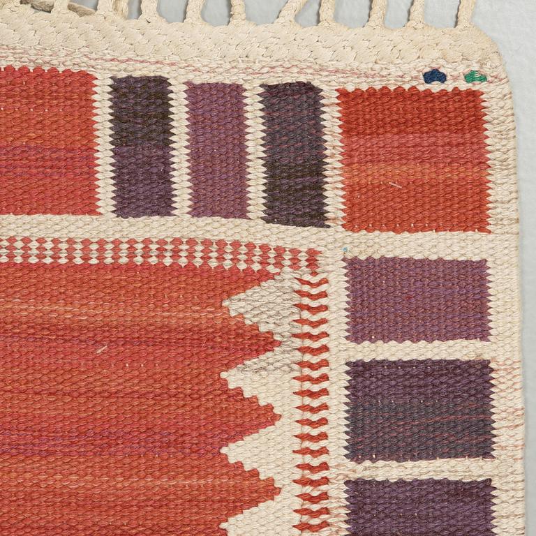 Barbro Nilsson, A CARPET. "Salerno kallröd med enkel bård". Flat weave. 315,5 x 217,5 cm. Signed AB MMF BN.