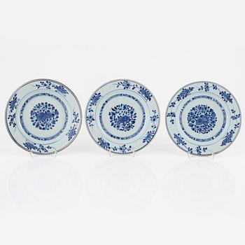 Twelve porcelain plates, China, Qianlong (1736-95).
