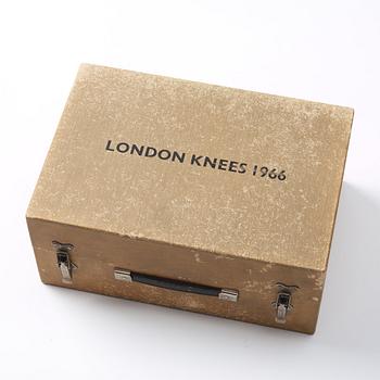 Claes Oldenburg, "London knees".