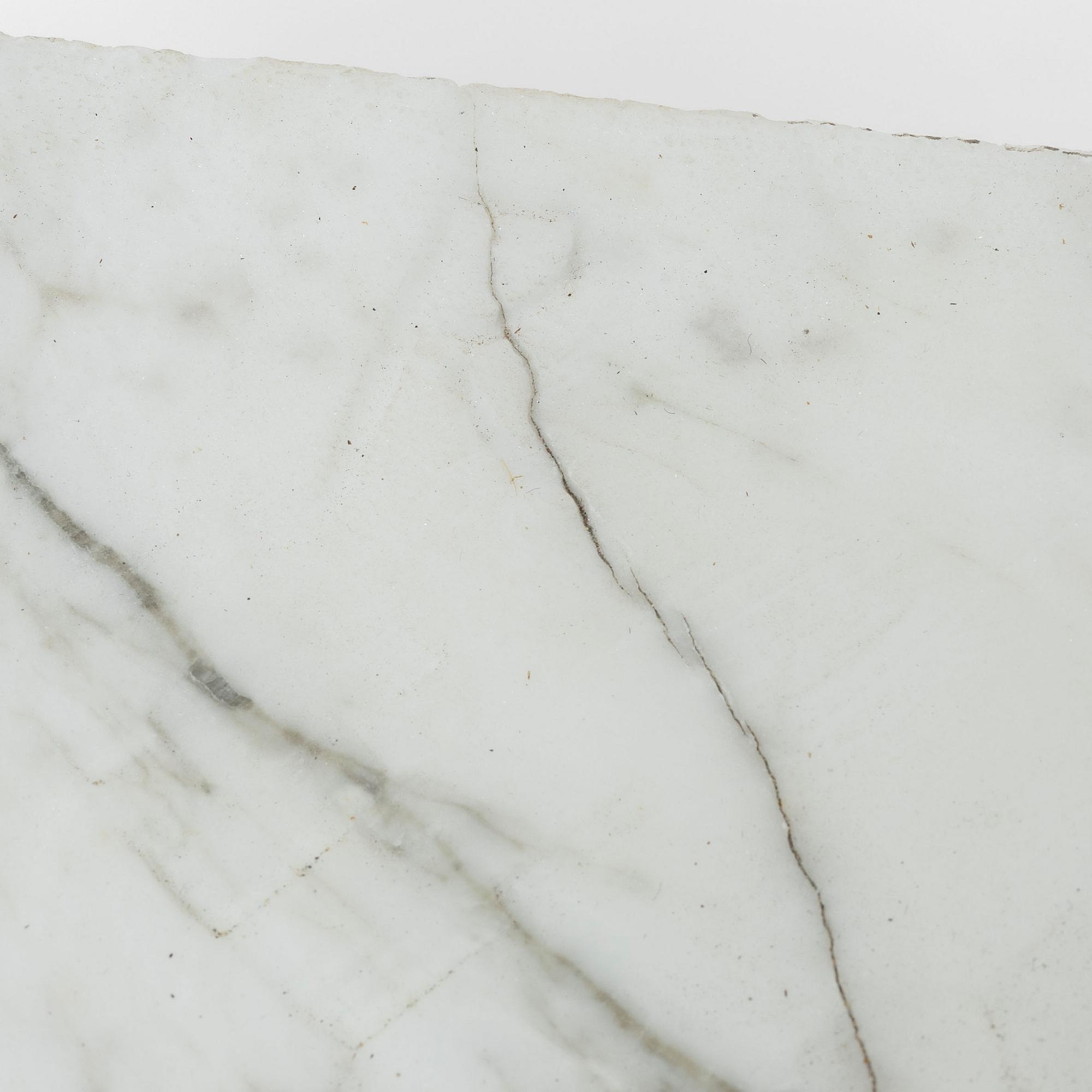 Antique-style bust, Carrara marble, 20th century.