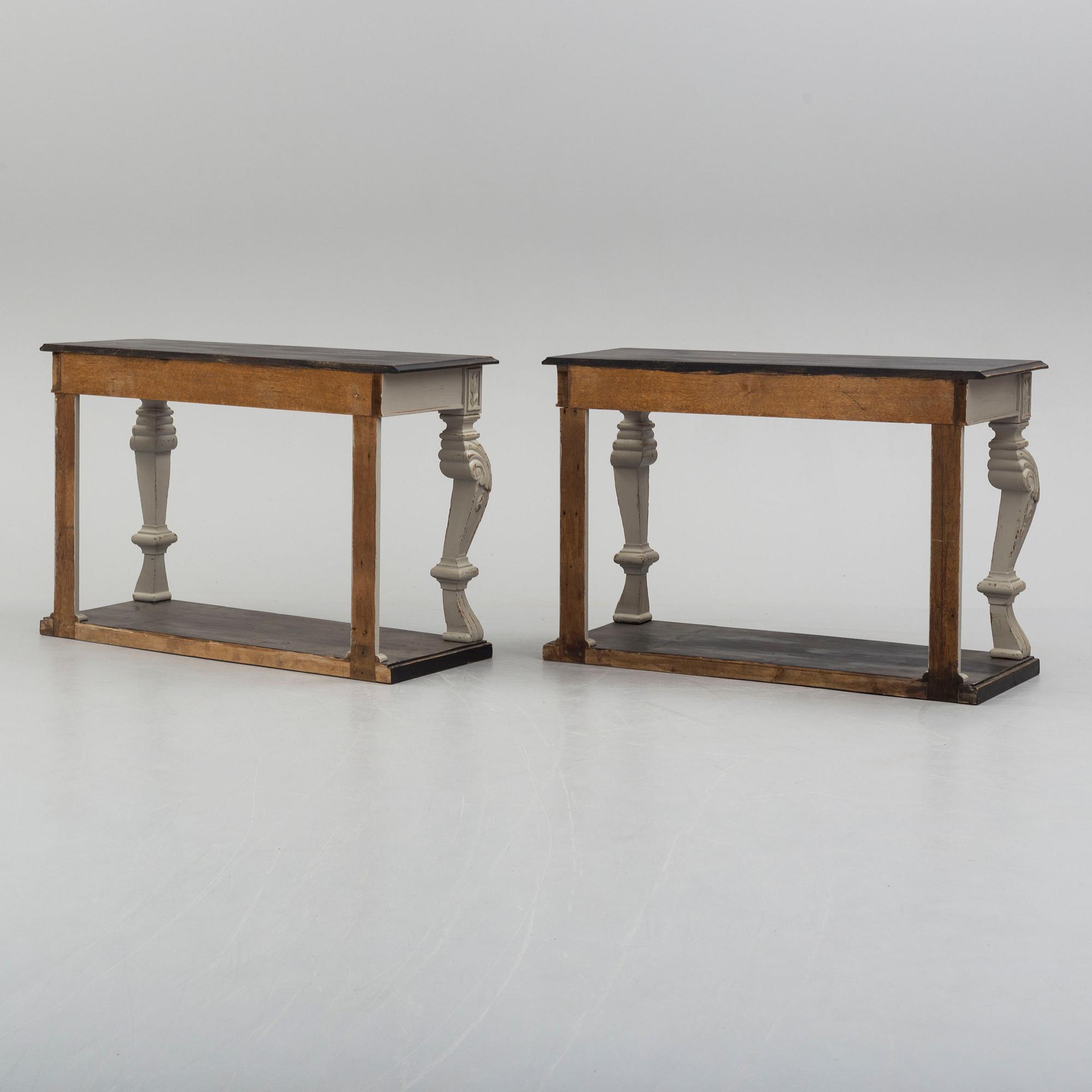 KONSOLBORD/SIDOBORD, ett par, 1900-tal.