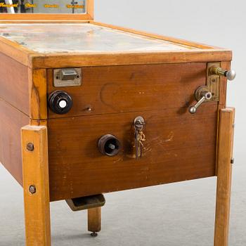A TH Bergmann & Co "Clipper" pinball-game.