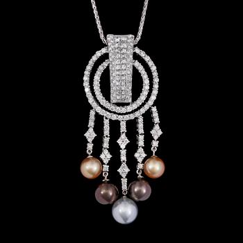 1059. HÄNGSMYCKE, princess- och briljantslipade diamanter, tot. 3.54 ct. med olikfärgade odlade pärlor.