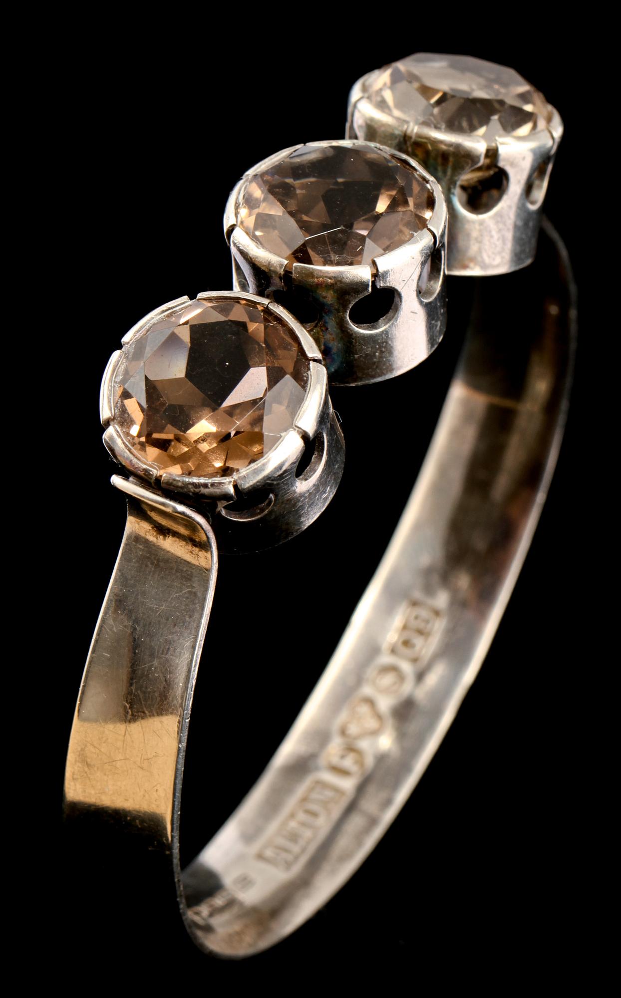 ARMRING, sterlingsilver med fasettslipad rökkvarts, Alton, Falköping, 1966. Vikt 34 g.