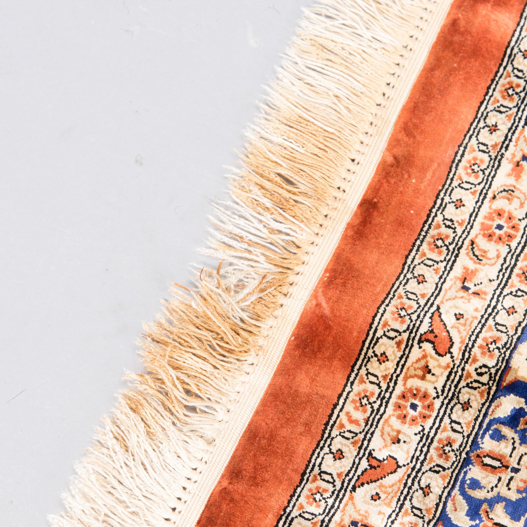 A SILK CARPET, Ghom, signed, 150x102 cm.