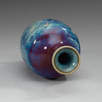 A flambé glazed vase, Qing dynasty (1644-1912).