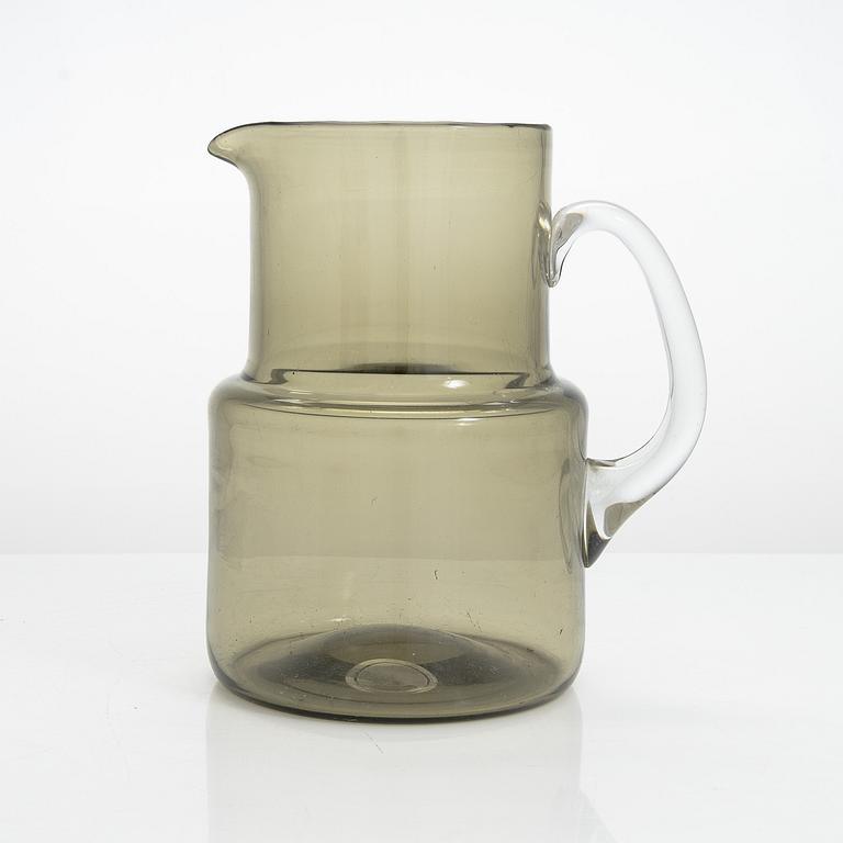 Saara Hopea, mehusetti korissa, 5 osaa, Nuutajärvi, Notsjö. Malli muotoiltu v. 1954.