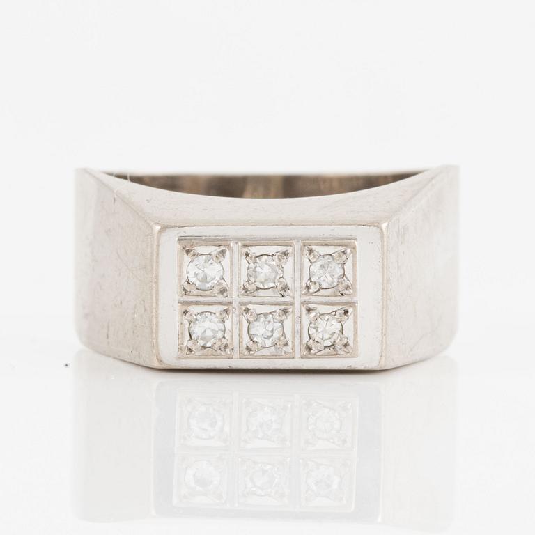 Ring, 18K white gold with octagon-cut diamonds.