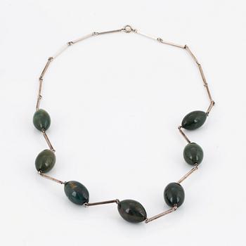 A heliotrope (bloodstone) necklace by Haga Guldsmedja, Göteborg, 1965.