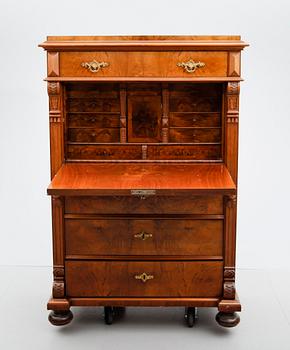 CHIFFONJÉ, nyrenässans, sent 1800-tal.