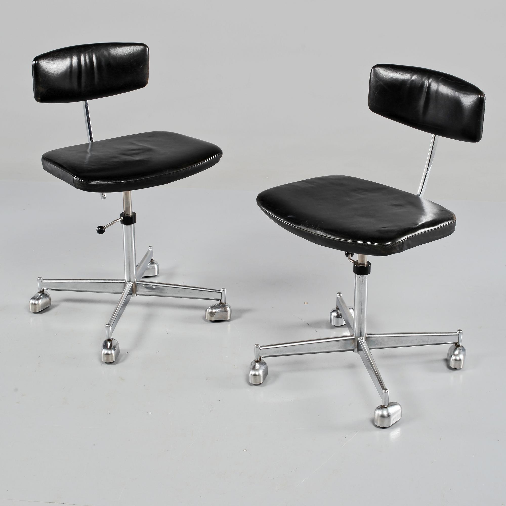 SKRIVBORDSSTOLAR, 2 st, 1900-talets mitt.