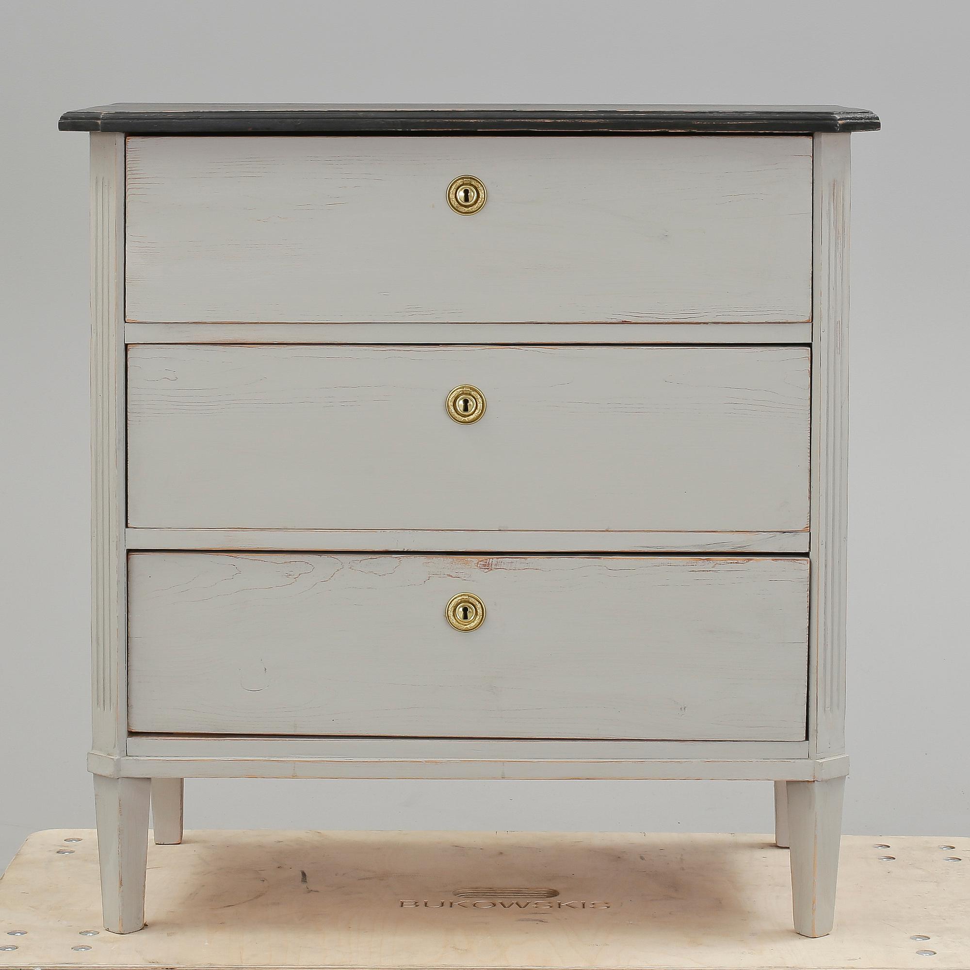 BYRÅ, gustaviansk stil, 1900-talets början.