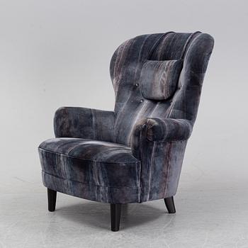 Carl Malmsten, fåtölj, "Rundrygg", AB O.H. Sjögren, 2016.