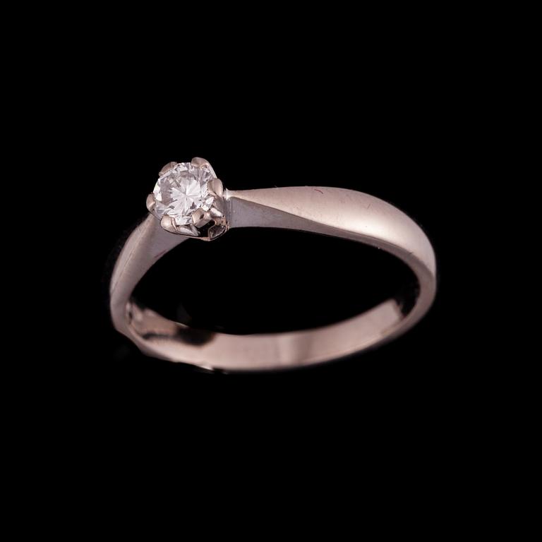 RING, vitguld 18K, diamant 0,15 ct. Vikt 2,7 g.