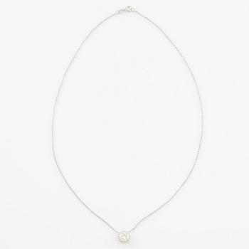 Collier 18K vitguld med briljantslipad diamant.