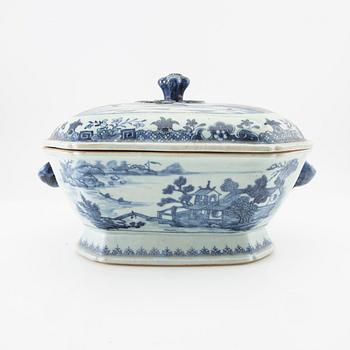 Tureen with lid, China Qianlong (1736-95) porcelain.