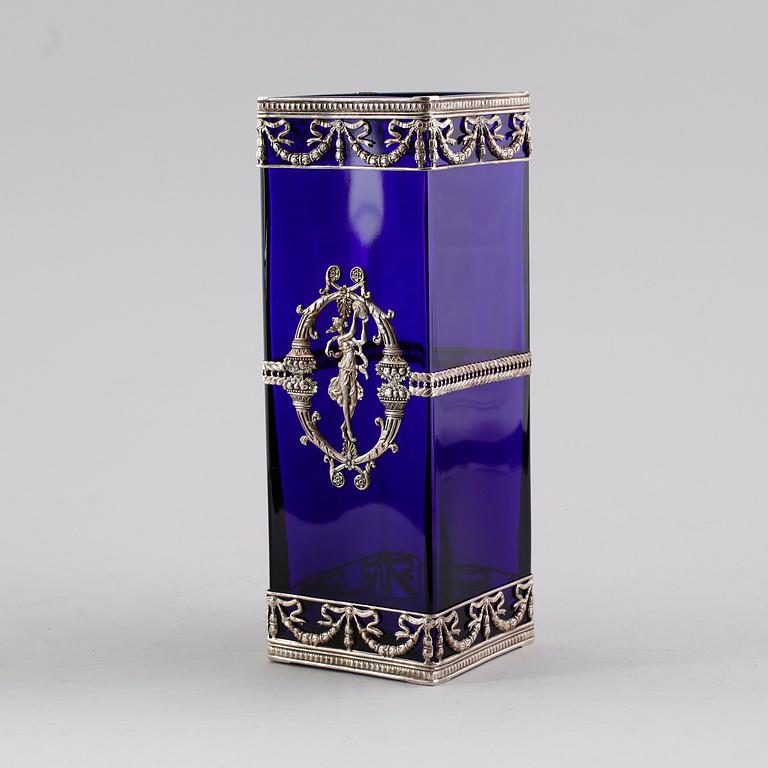 VAS, blått glas, omkring år 1900.