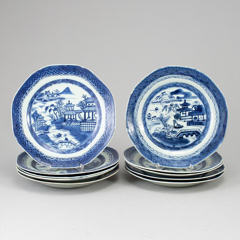 A set of 10 blue and white plates, Qing dynasty, 19th Century.