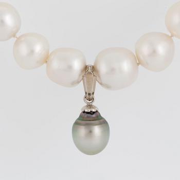 NECKLACE, cultured South Sea pearls, irregular shape 12.5-15.8 mm. Clasp, 14 carat white gold with diamonds.