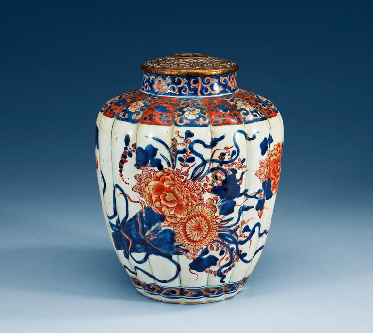 An unusual imari jar, Qing dynasty, Kangxi (1662-1722).