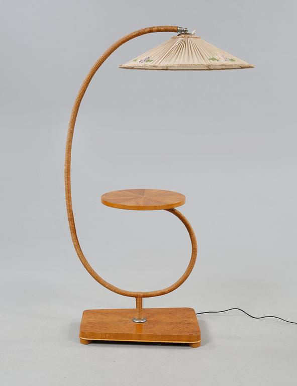 GOLVLAMPA, 1900-talet andra kvartal.