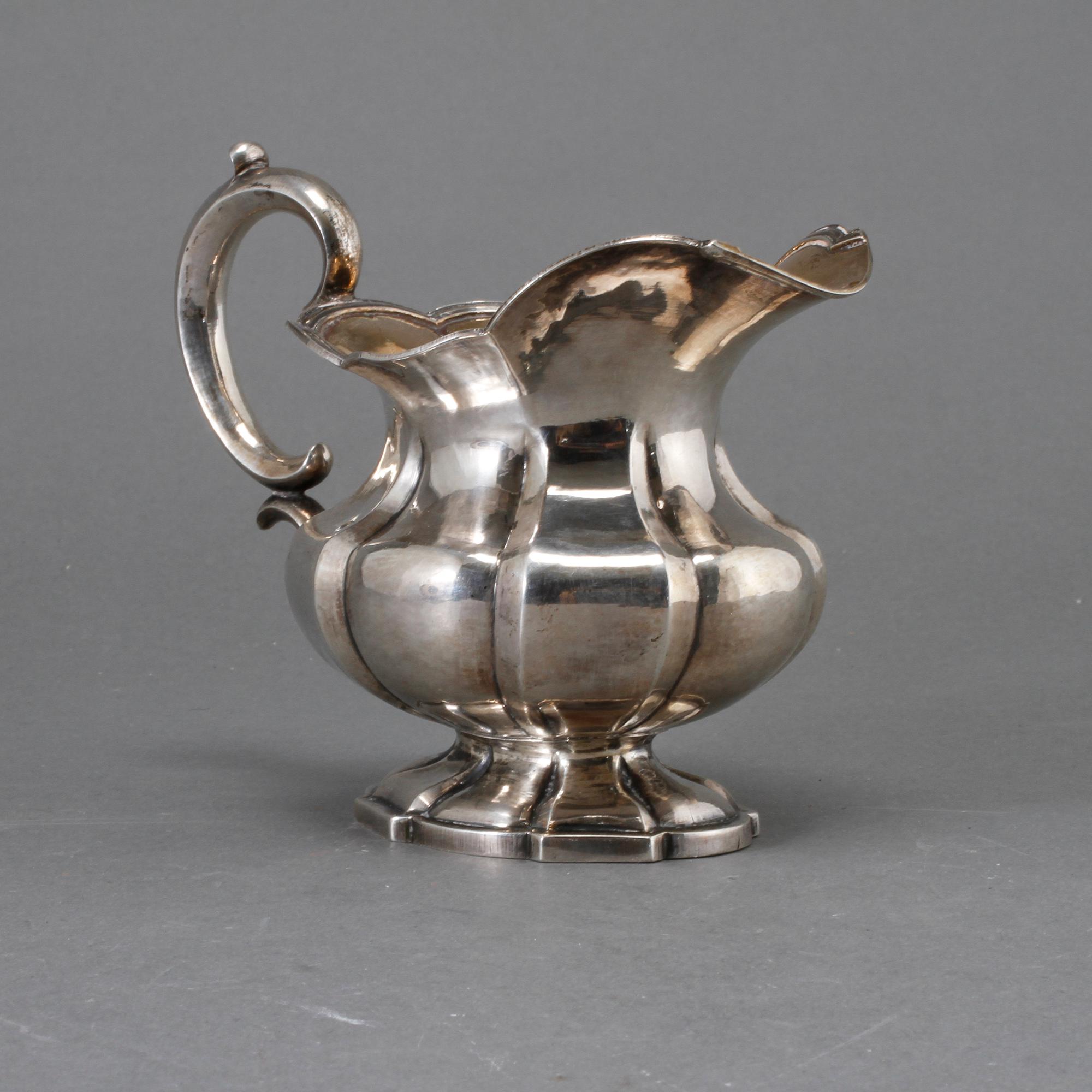 GRÄDDKANNA, silver, icke identifierad mästarstämpel, Moskva 1852. Vikt 193 g.