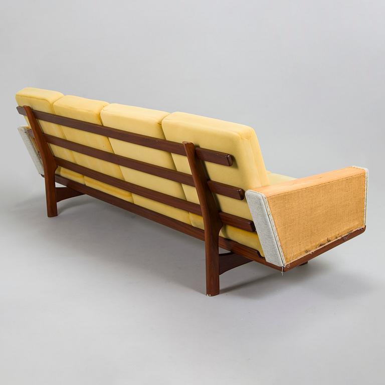 Hans J. Wegner, a mid-20th century 'GE 236/4' sofa for Getama, Gedsted. Denmark.