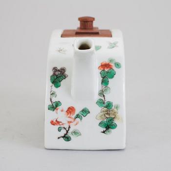 TEKANNA, porslin, Kina, omkring sekelskiftet 1900.